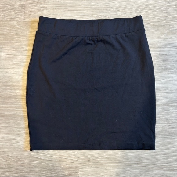 Aritzia Babaton Women’s Black Contour Mini Skirt - Small - Picture 1 of 4